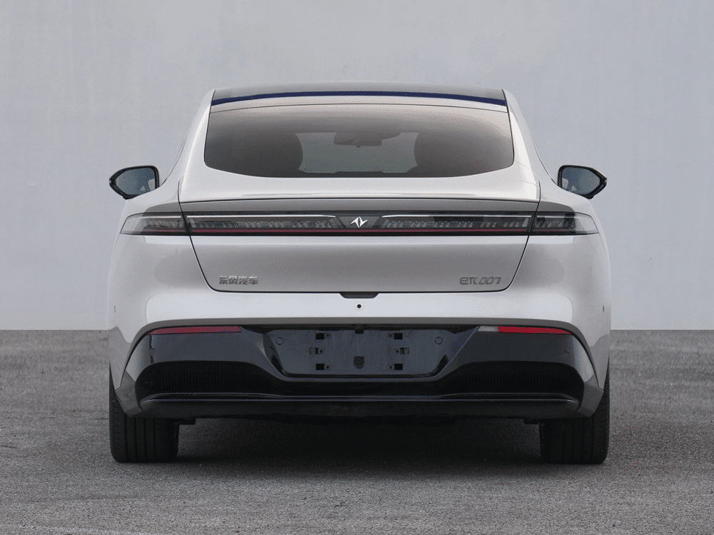 Το Dongfeng eπ 007 είναι το πρώτο ηλεκτρικό με 4 κινητήρες στους τροχούς.