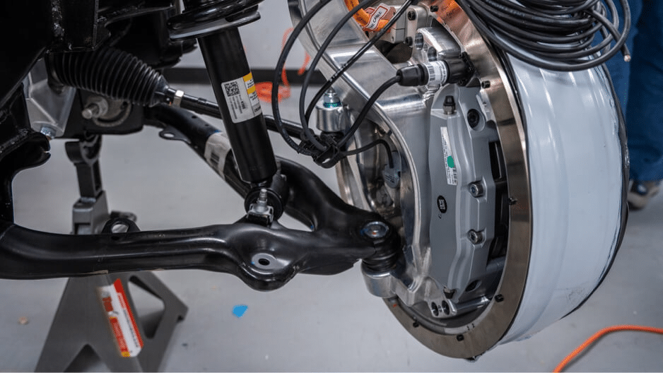 Το Dongfeng eπ 007 είναι το πρώτο ηλεκτρικό με 4 κινητήρες στους τροχούς.