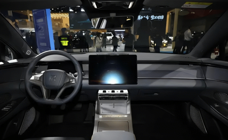 1.100 άλογα από ένα σεντάν και επιτάχυνση 0-100 σε 2,7'' θα μας τρελάνουν οι Κινέζοι