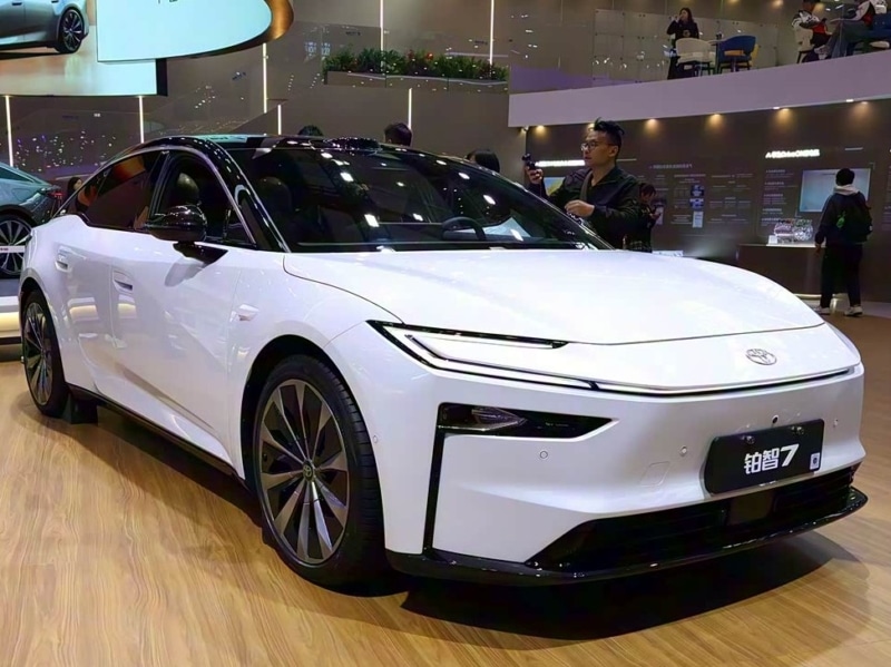 Το νέο κινεζικό ηλεκτρικό σεντάν bZ7 της Toyota κάνει ντεμπούτο