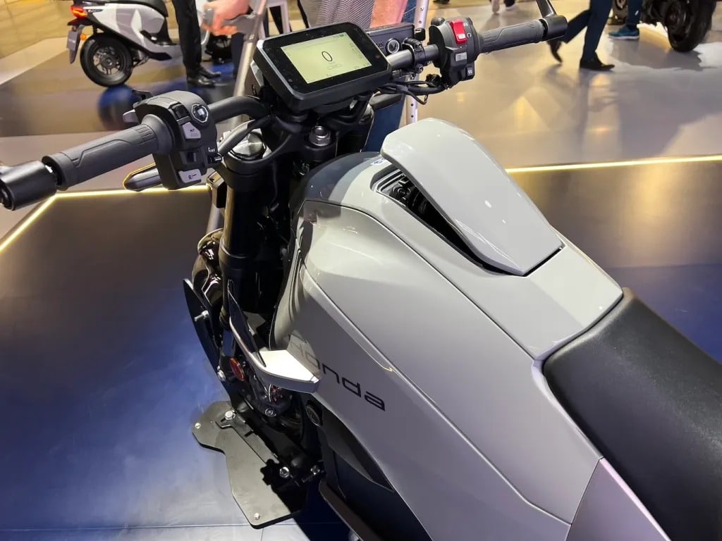 Honda WN7: Η πρώτη full-size ηλεκτρική μοτοσικλέτα της Honda αποκαλύφθηκε