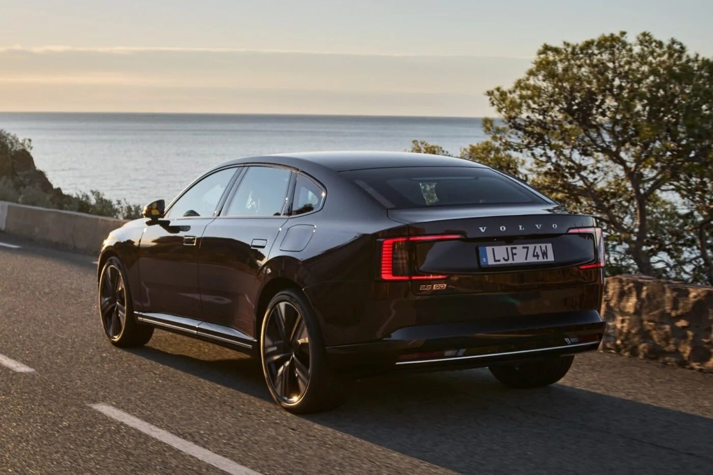 Volvo ES90: Η σουηδική πολυτέλεια συναντά την τεχνολογία αιχμής!