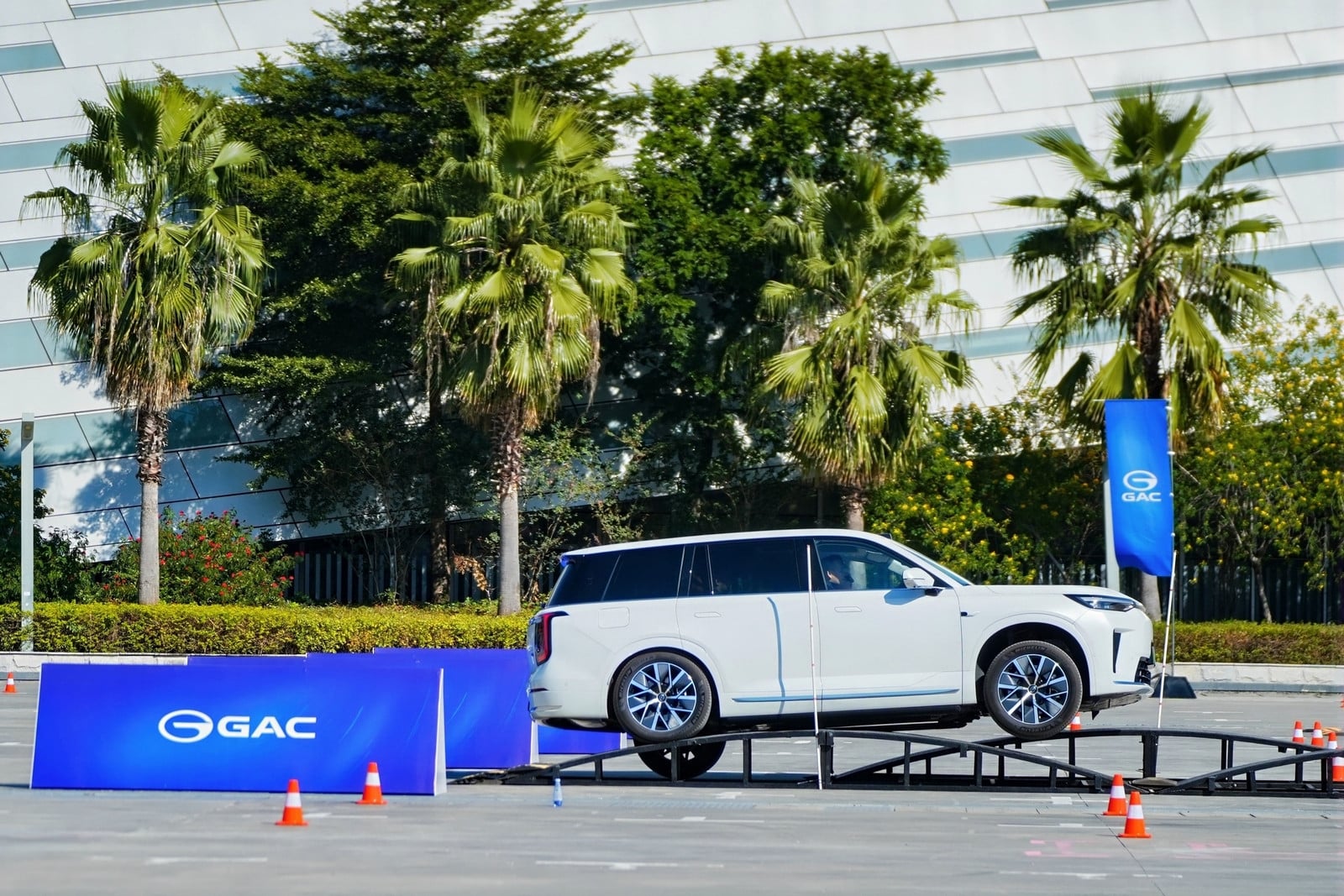 GAC S9: Η νέα υβριδική ναυαρχίδα των 500 ίππων