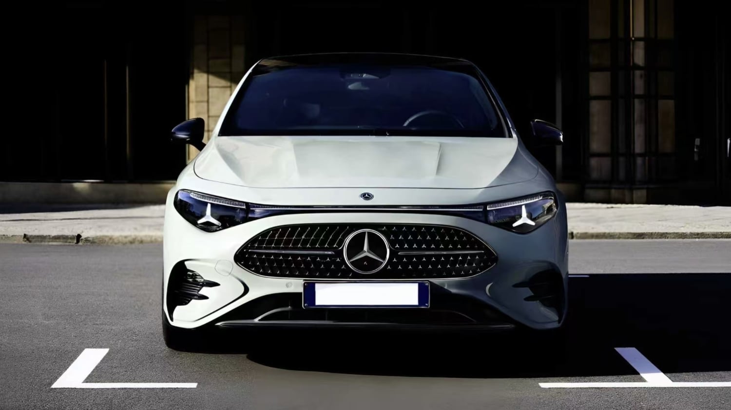 Η υβριδική Mercedes-Benz CLA 220 του 2026 διαθέτει κινητήρα Geely 1.5T με 208 ίππους