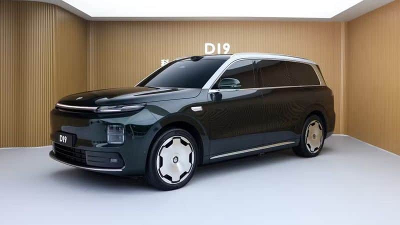 Πρώτες εικόνες από το εσωτερικό της ναυαρχίδας Leapmotor D19