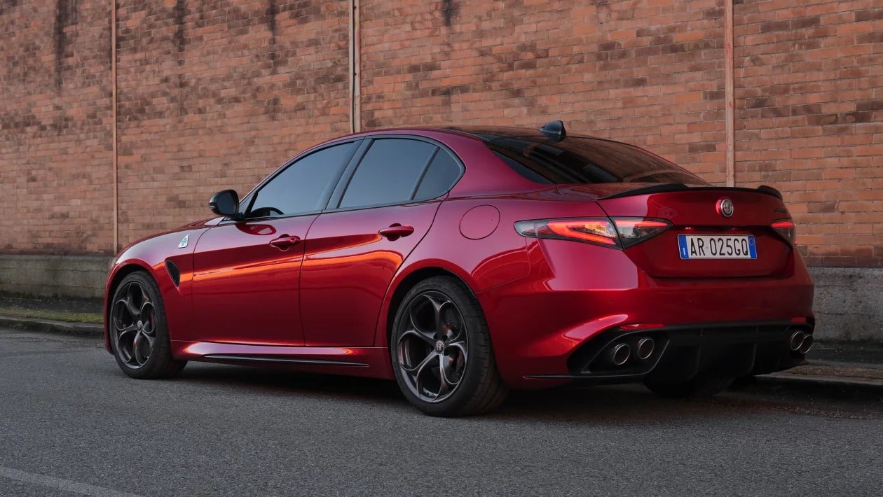 Η νέα ειδική έκδοση Alfa Romeo Giulia Quadrifoglio Collezione είναι διαθέσιμη μόνο για 2