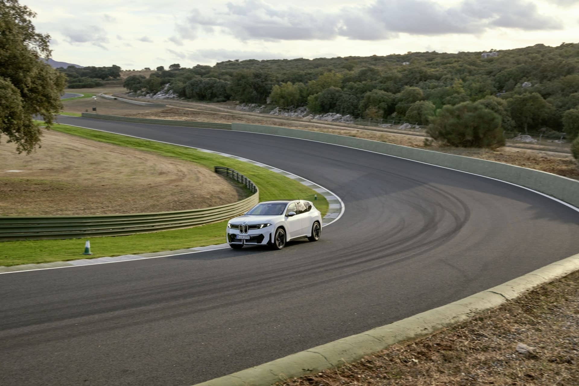 iX3 50 xDrive: Το ηλεκτρικό SUV που ανοίγει νέο κεφάλαιο για τη BMW