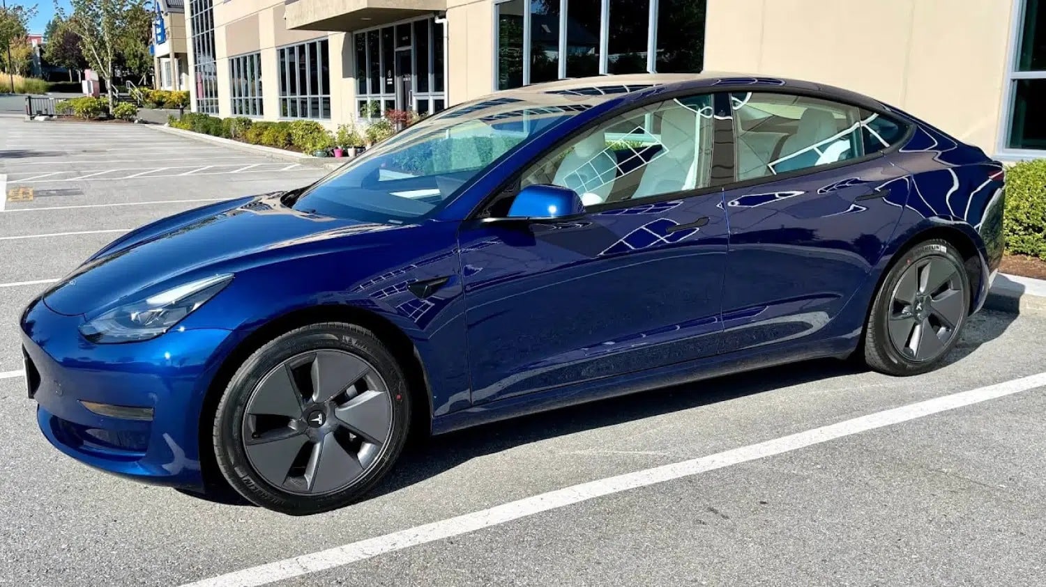 Σε τι κατάσταση βρίσκεται ένα Tesla Model 3 μετά από 380.000 χλμ.;