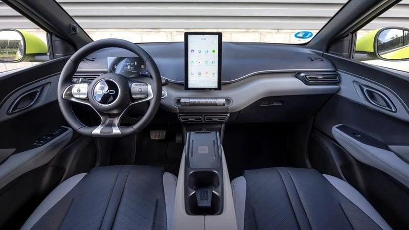 Renault Twingo Electric vs BYD Dolphin Surf: Ποιο μικρό ηλεκτρικό αξίζει περισσότερο;