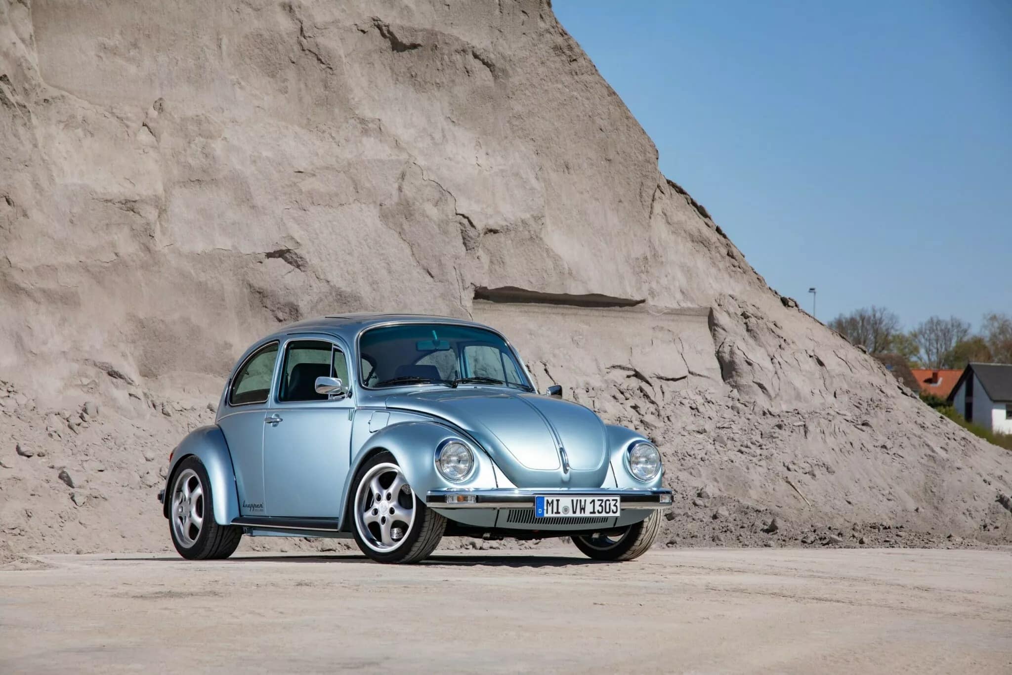 Κλασικό VW Beetle ταπεινώνει Porsche 911 GT3: Ηλεκτρικό τέρας 600+ PS που λιώνει λάστιχα