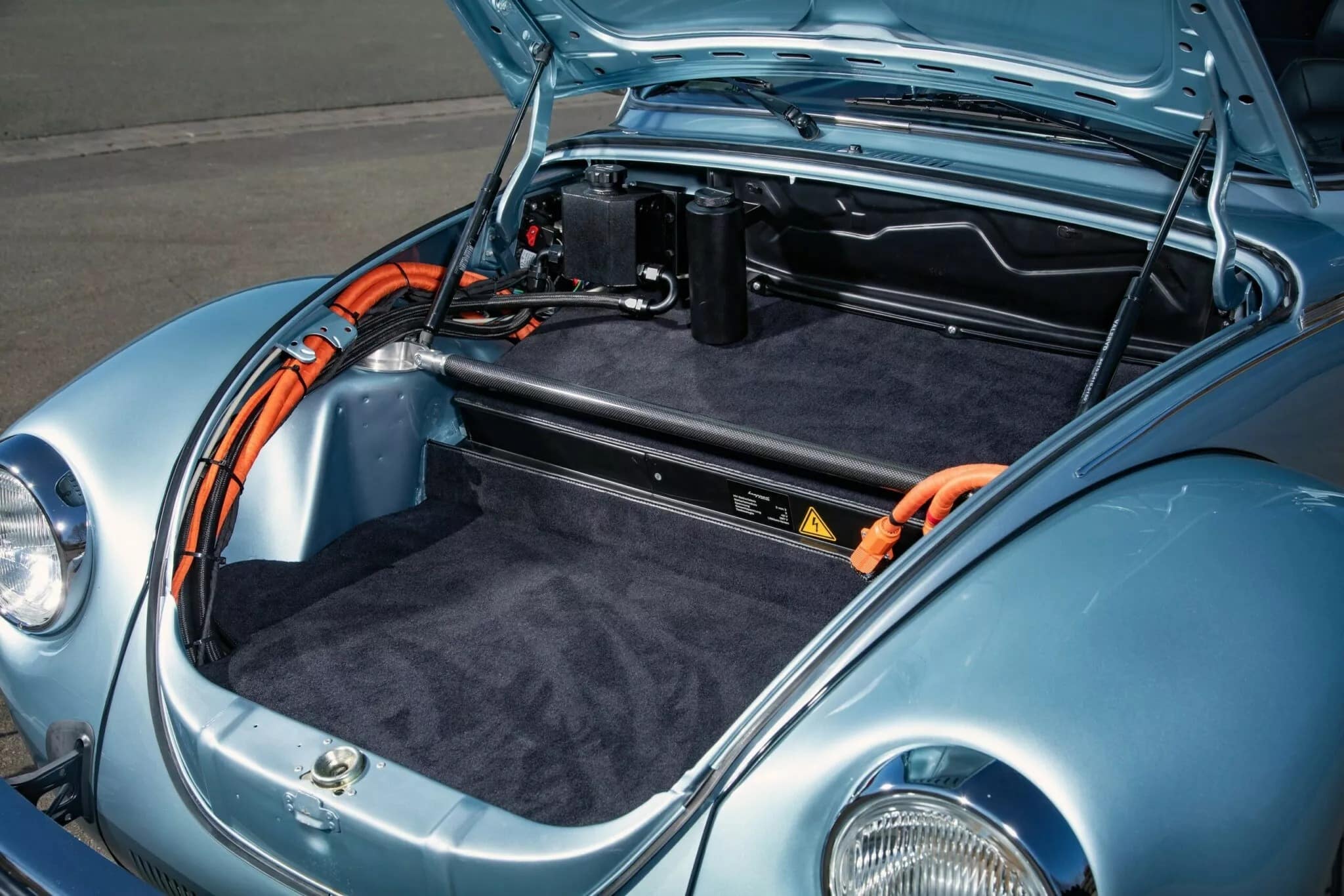 Κλασικό VW Beetle ταπεινώνει Porsche 911 GT3: Ηλεκτρικό τέρας 600+ PS που λιώνει λάστιχα