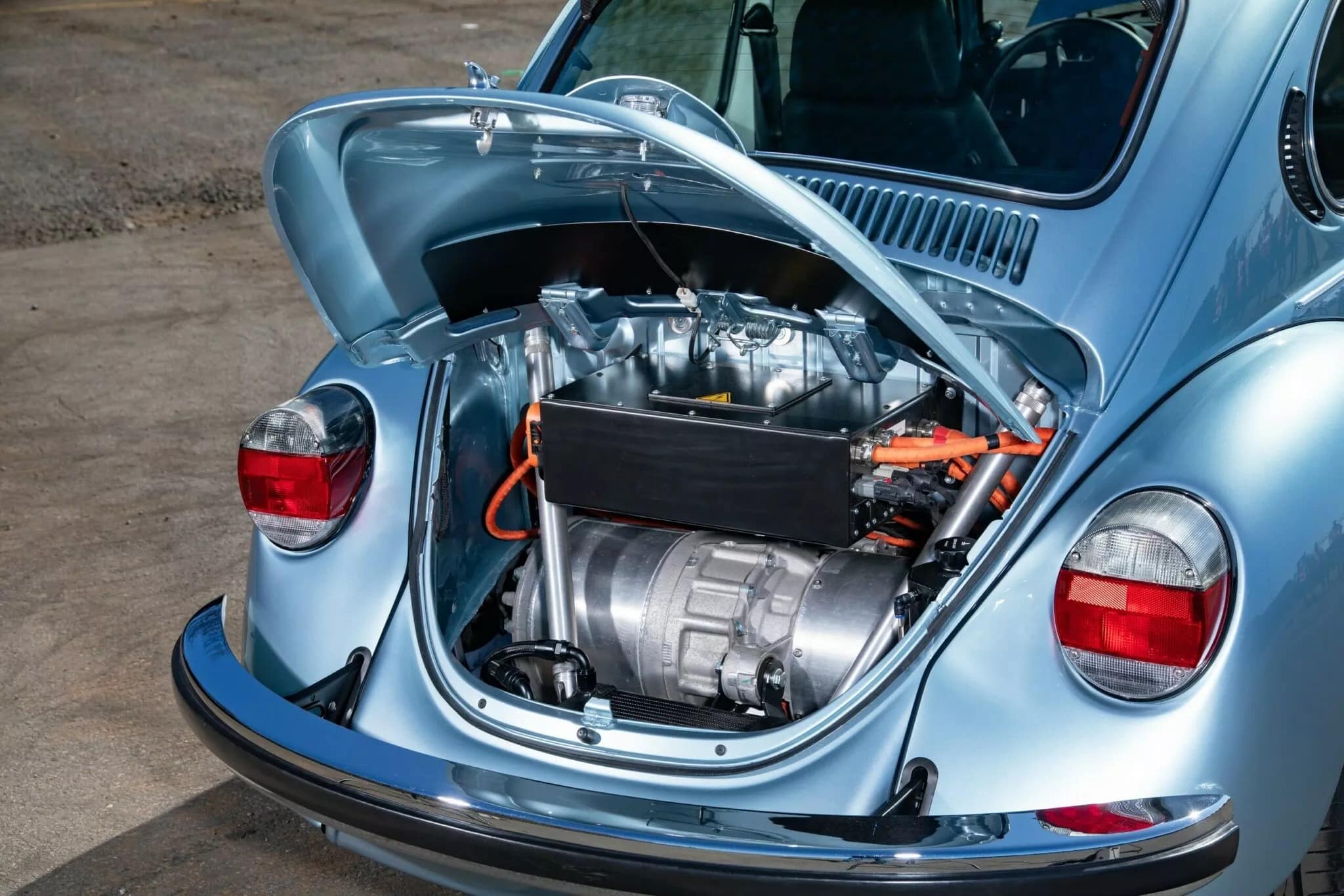 Κλασικό VW Beetle ταπεινώνει Porsche 911 GT3: Ηλεκτρικό τέρας 600+ PS που λιώνει λάστιχα