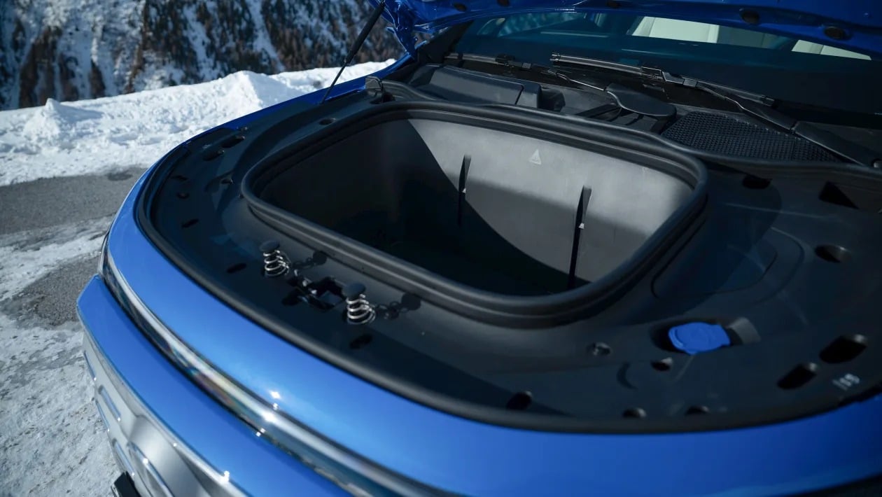 Η νέα Mercedes-Benz GLB φτάνει με αυτονομία 631 χλμ., έως και 7 θέσεις και γρήγορη φόρτιση 320kW