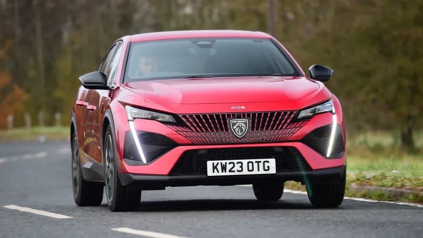 Νέο Peugeot 408 2026: Πιο επιθετικό, πιο premium και με μεγαλύτερη αυτονομία
