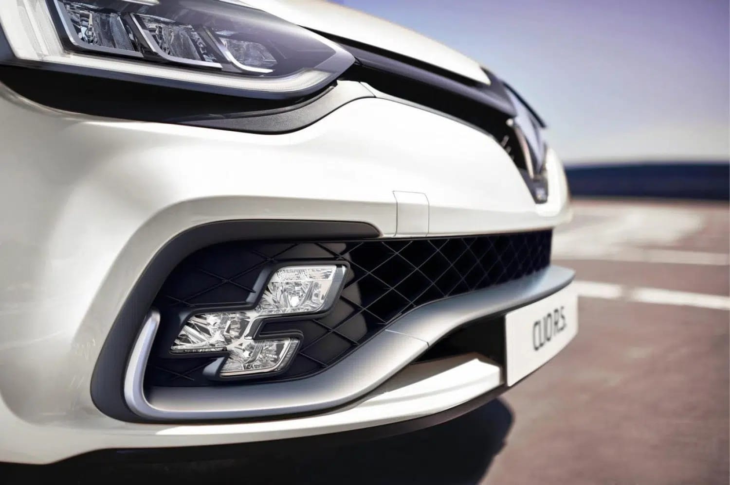 Renault Clio 6 RS: Επιστρέφει το θρυλικό σήμα RS με υβριδική τεχνολογία;