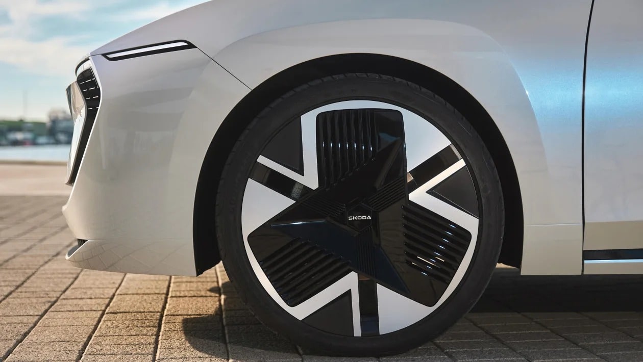 Skoda Vision O: Δείτε το εσωτερικό από το νέο ηλεκτρικό που τα «σπάει»