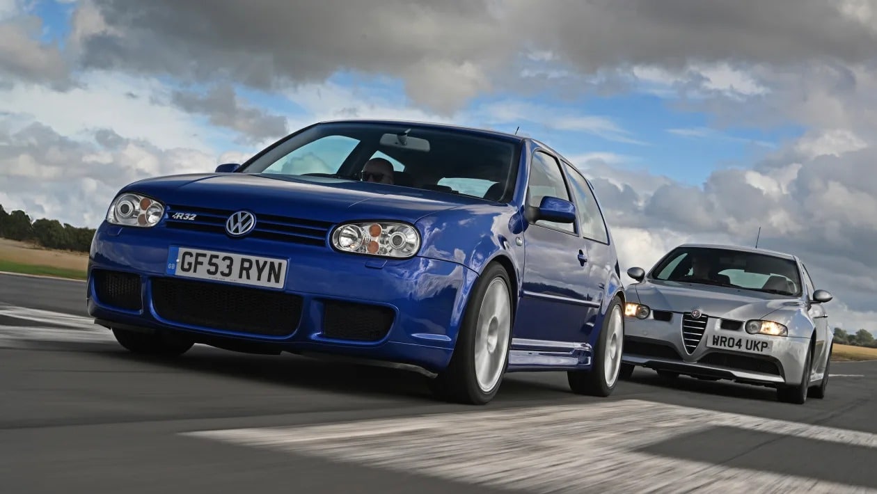 Volkswagen Golf R32 vs Alfa Romeo 147 GTA: Η μάχη των ρετρό V6 hot hatch