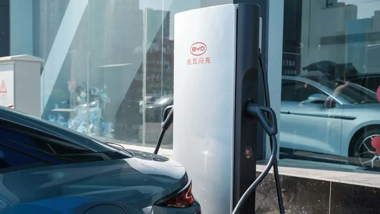 BYD Flash Charging: Η τεράστια επανάσταση στη φόρτιση που έρχεται στην Ευρώπη [video]