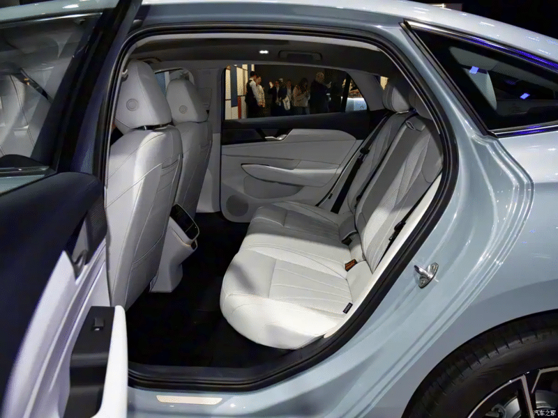 Αυτό είναι το ολοκαίνουργιο Volkswagen Passat ePro PHEV