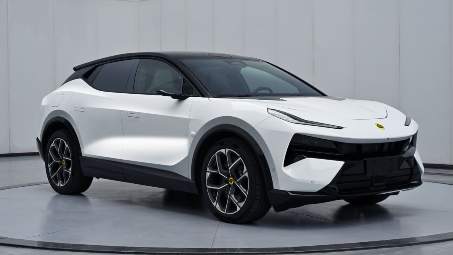 Νέο Lotus Eletre «For Me»: Το PHEV «θηρίο» των 1.400 PS με αυτονομία 355 km και φόρτιση σε 8 λεπτά