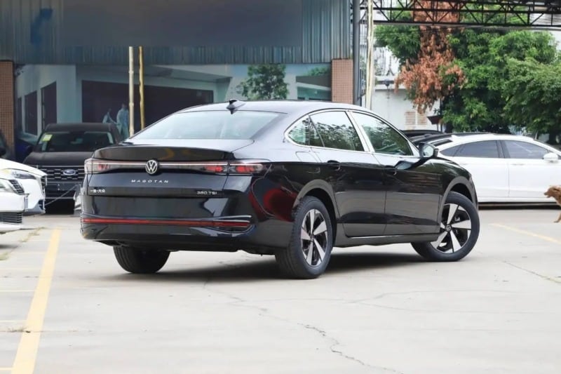 Volkswagen Magotan PHEV: Το κινεζικό Passat με 321 ίππους και 127 km ηλεκτρικής αυτονομίας