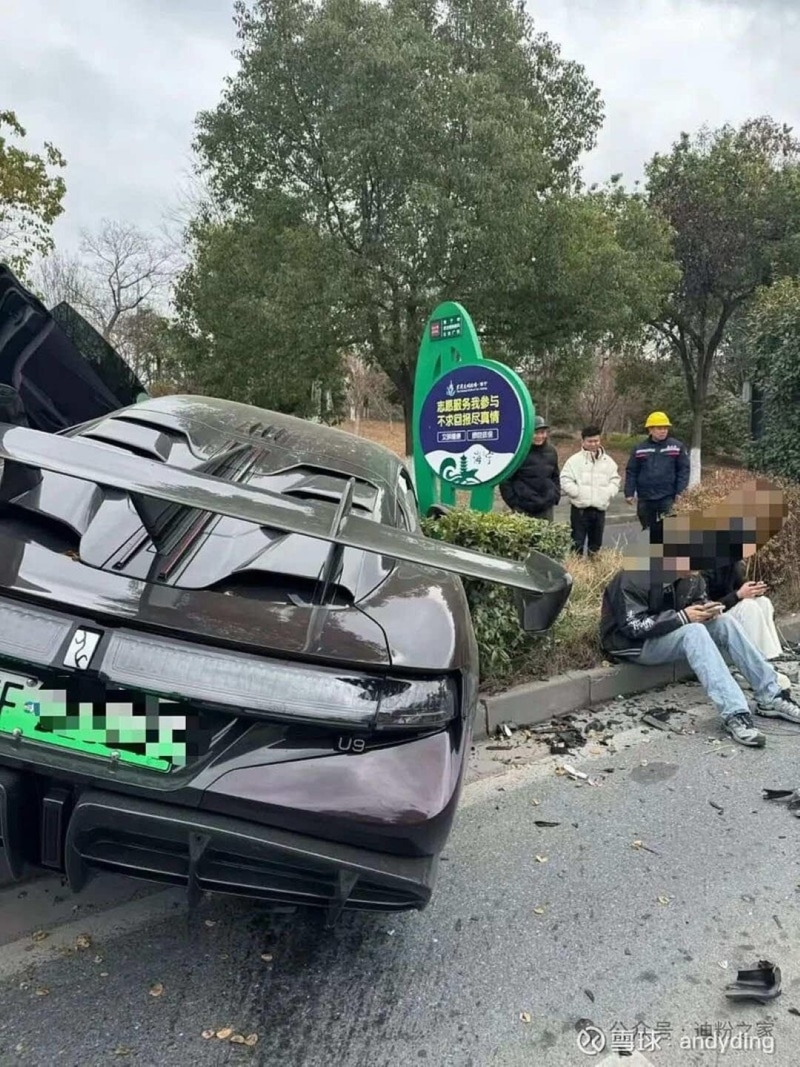 Σοκ στην Κίνα: Supercar Yangwang U9 «καρφώνεται» σε Zeekr 009 και BYD Seagull