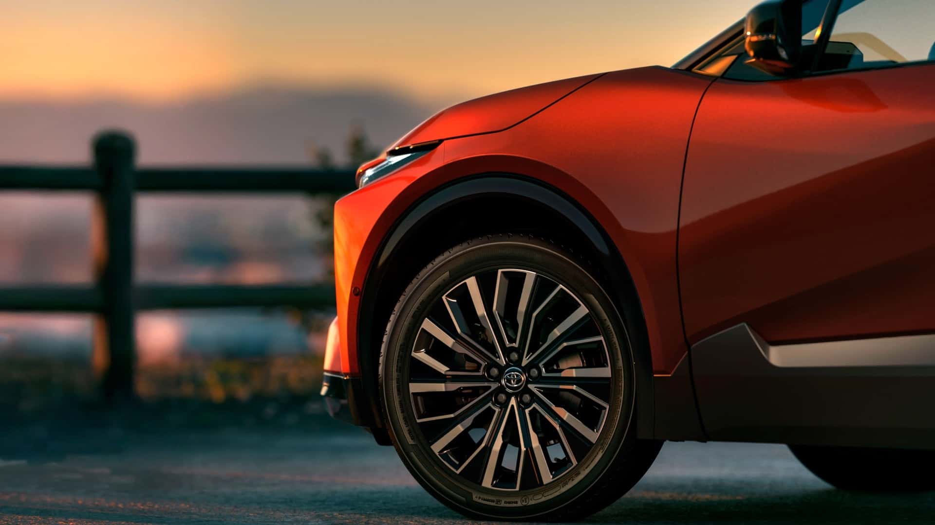 Toyota C-HR 2026: Το ηλεκτρικό comeback που κανείς δεν περίμενε – Τετρακίνηση, 338 PS και τιμή-έκπληξη