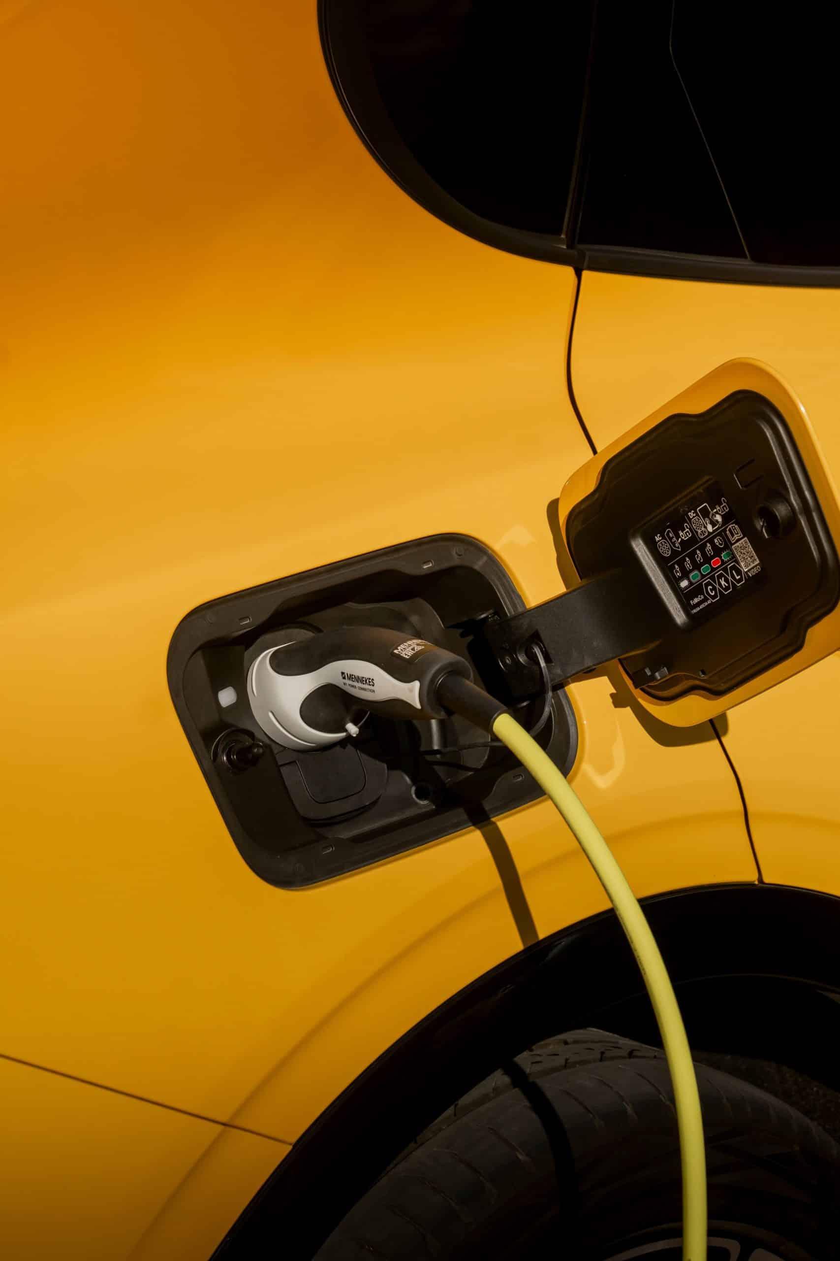 Νέες αναβαθμισμένες εκδόσεις για τα αμιγώς ηλεκτρικά Ford Explorer και Capri