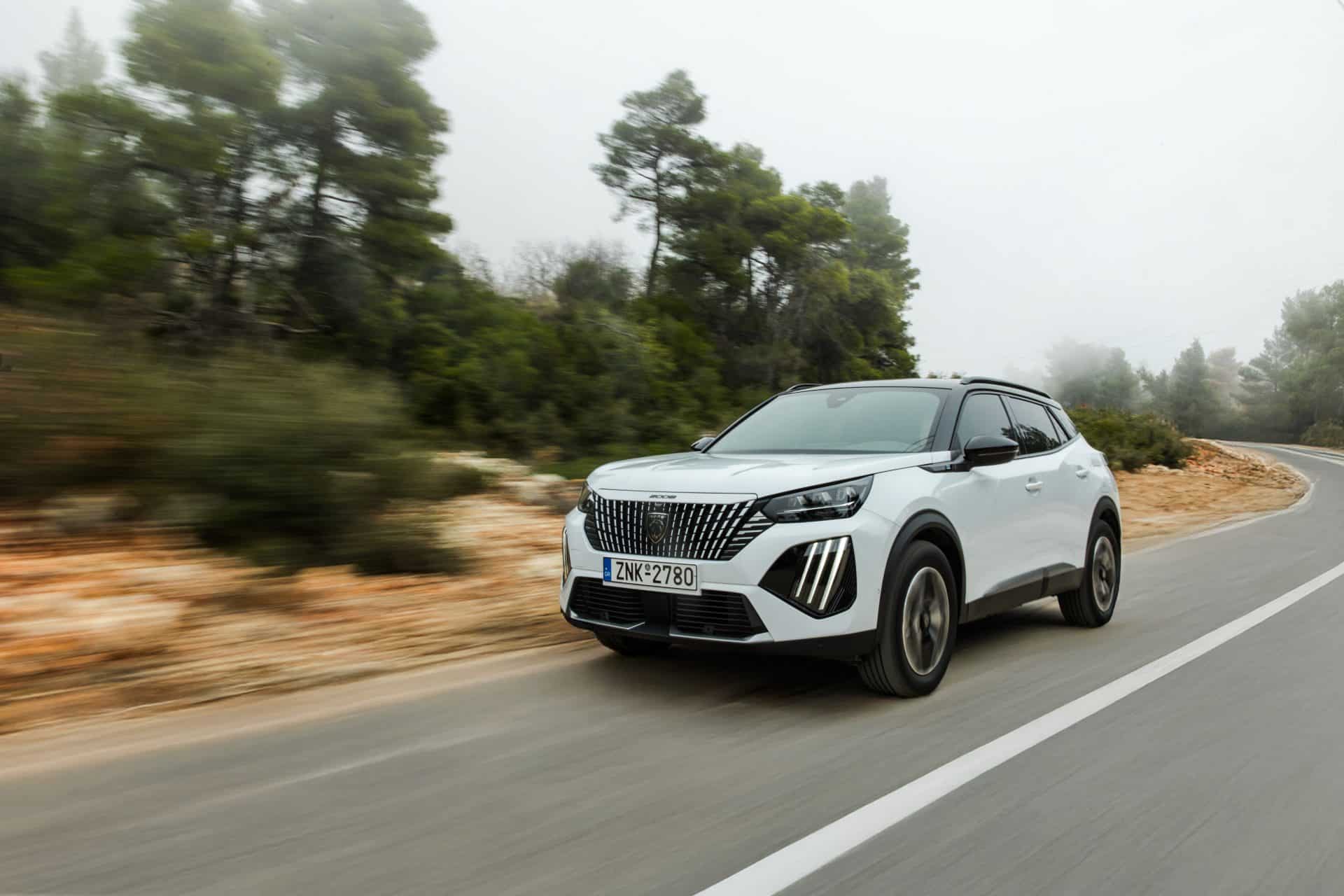 Leapmotor B10 vs Peugeot e-2008: Όταν ο εσωτερικός ανταγωνισμός της Stellantis φέρνει πονοκέφαλο 