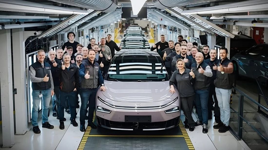 Οι Κινέζοι «μας τρώνε ζωντανούς»: Η XPeng ξεκινά την κατασκευή του νέου P7+ στην Ευρώπη