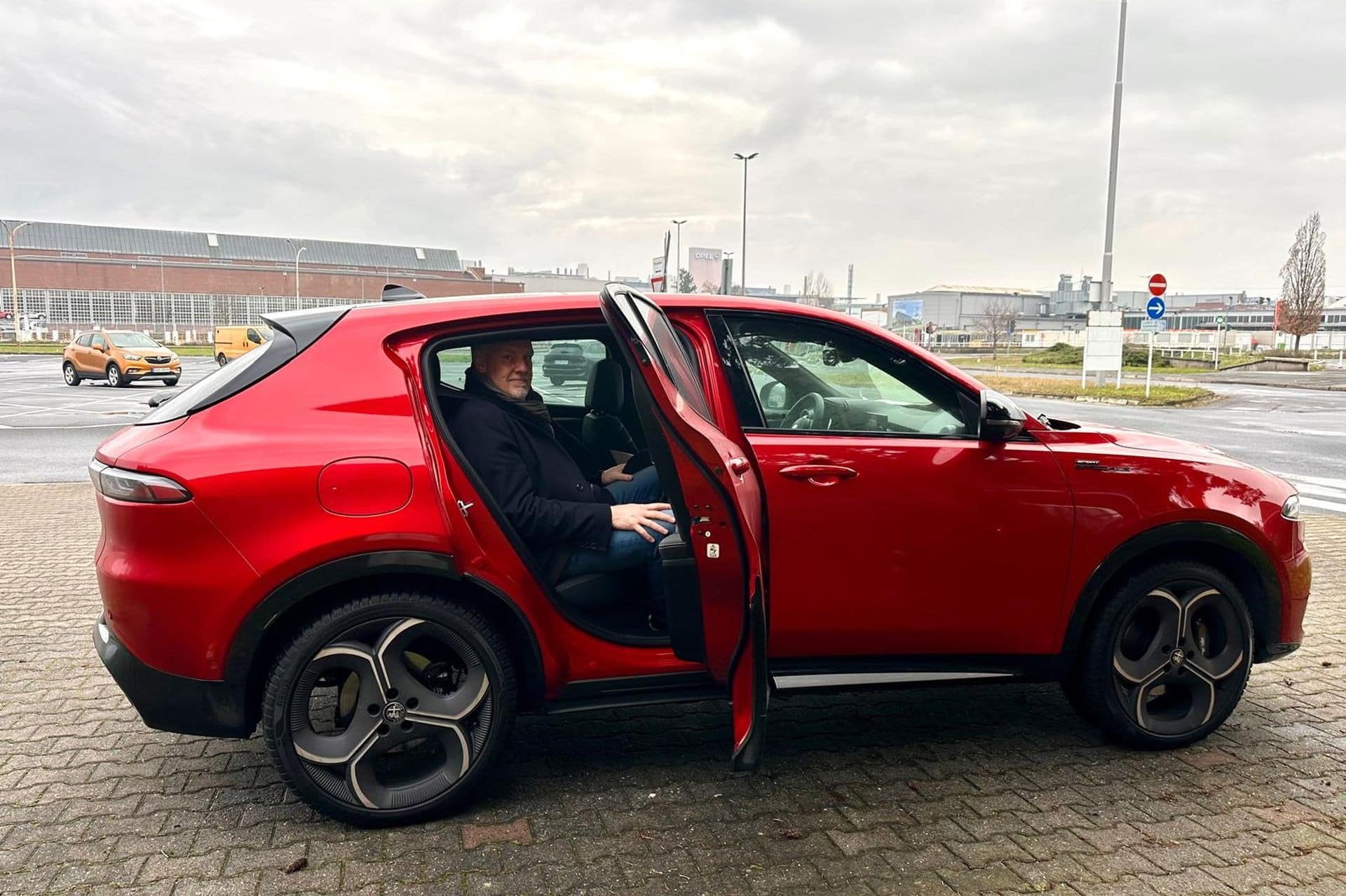 Η Alfa Romeo αλλάζει τα πάντα: Η Tonale PHEV δείχνει τον νέο δρόμο