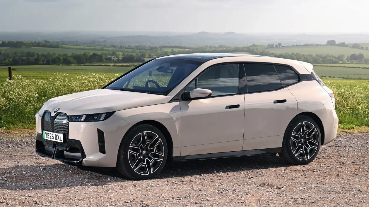 BMW iX: Το ηλεκτρικό SUV που επαναπροσδιορίζει την πολυτέλεια, την άνεση και την αυτονομία