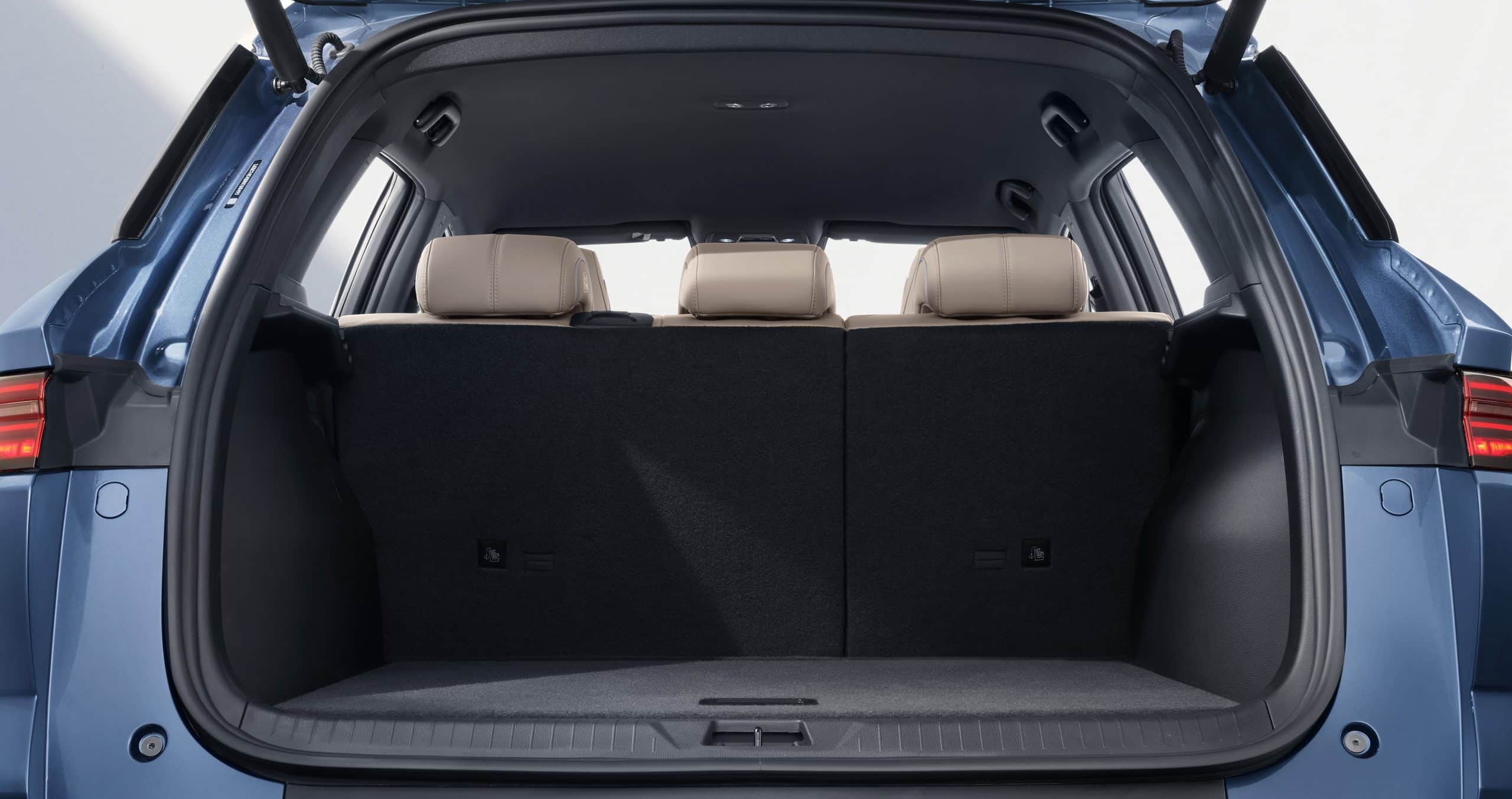 Η BYD παρουσιάζει το νέο SEALION 5 DM-i - Δείτε εκδόσεις και τιμές