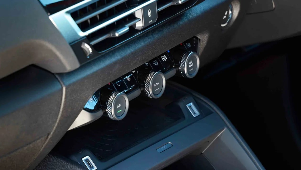 Citroën e-C4 X: Το άνετο ηλεκτρικό σεντάν με έως 420 km αυτονομία