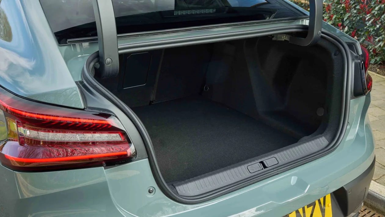 Citroën e-C4 X: Το άνετο ηλεκτρικό σεντάν με έως 420 km αυτονομία