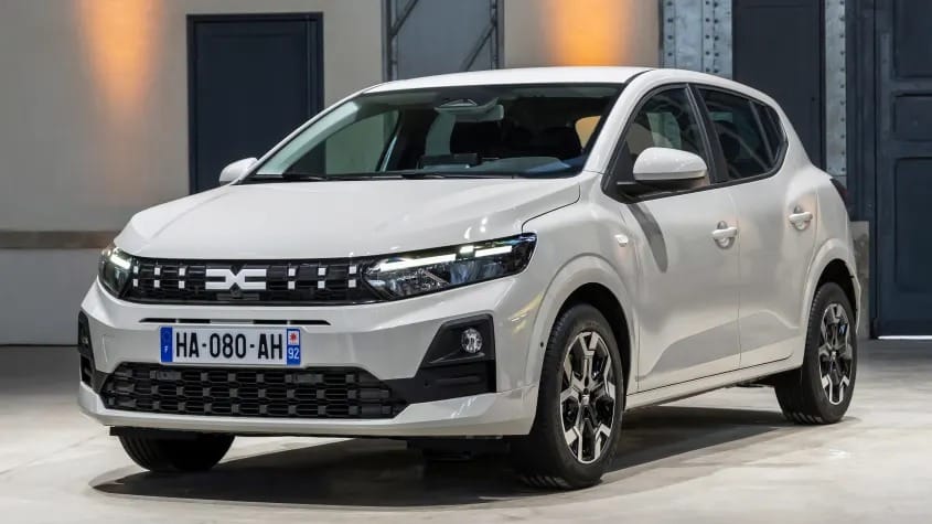 Η Dacia ανανεώνει τη γκάμα της, με νέα υβριδικά και ηλεκτρικά μοντέλα, το νέο station wagon C-Neo και αναβαθμισμένα Spring και Sandero