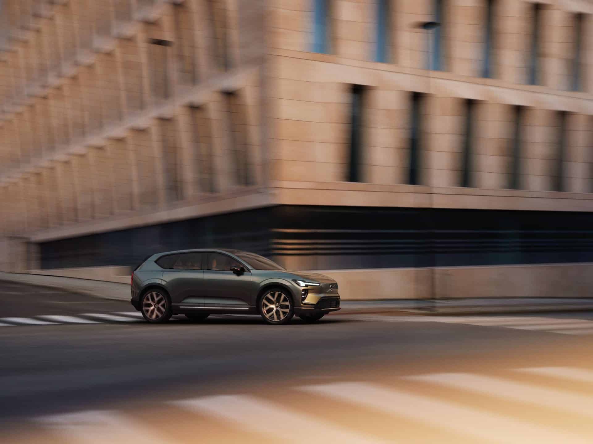 Volvo EX60 vs BMW iX3, Mercedes GLC EV και Audi Q6 E-Tron