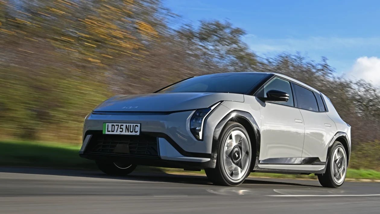 Kia EV4 vs Renault Megane E-Tech: Ποιο ηλεκτρικό hatchback είναι καλύτερο;
