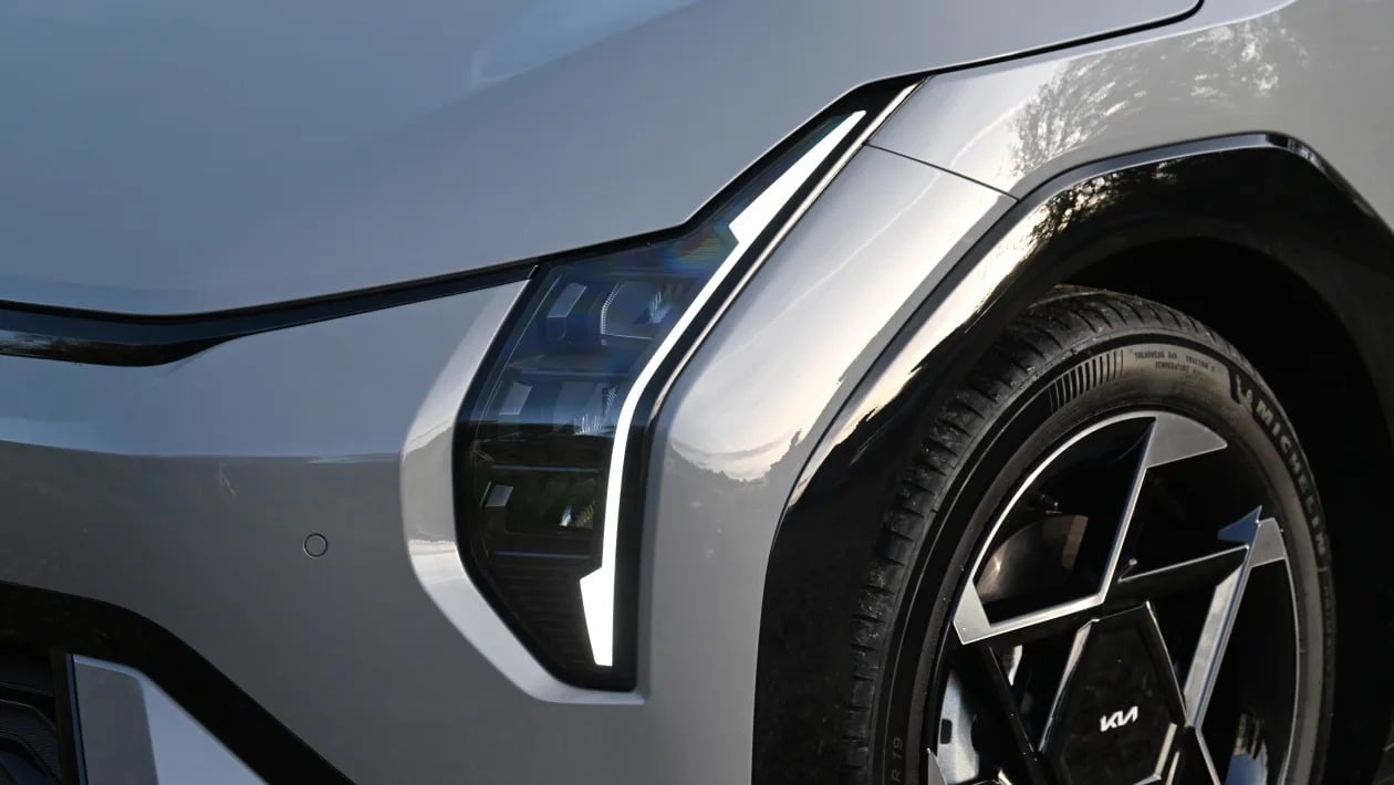 Kia EV4 vs Renault Megane E-Tech: Ποιο ηλεκτρικό hatchback είναι καλύτερο;