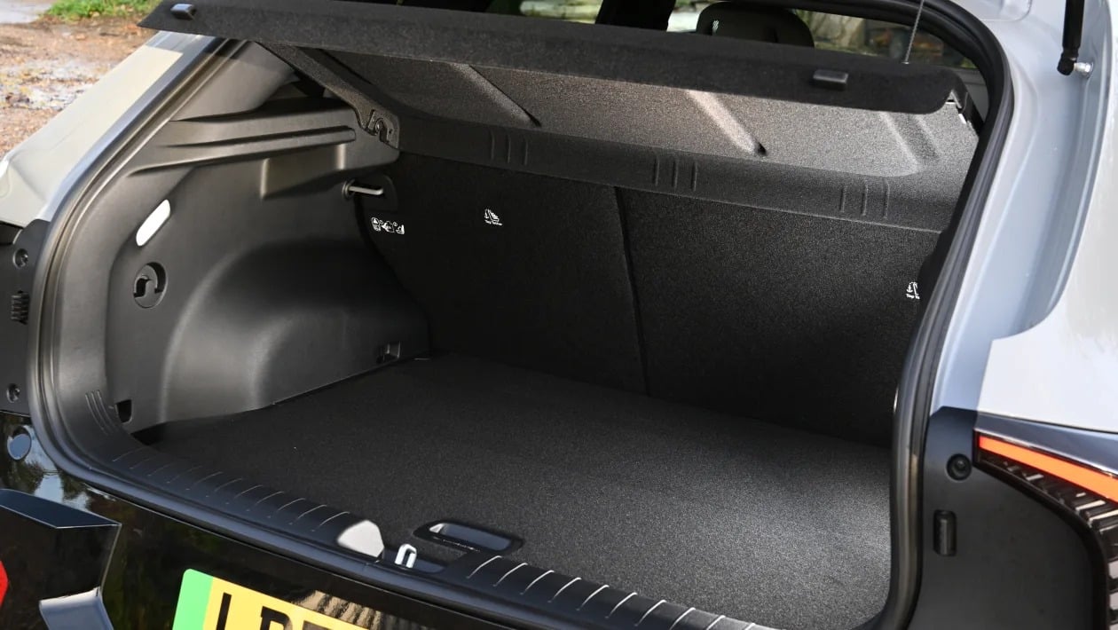 Kia EV4 vs Renault Megane E-Tech: Ποιο ηλεκτρικό hatchback είναι καλύτερο;