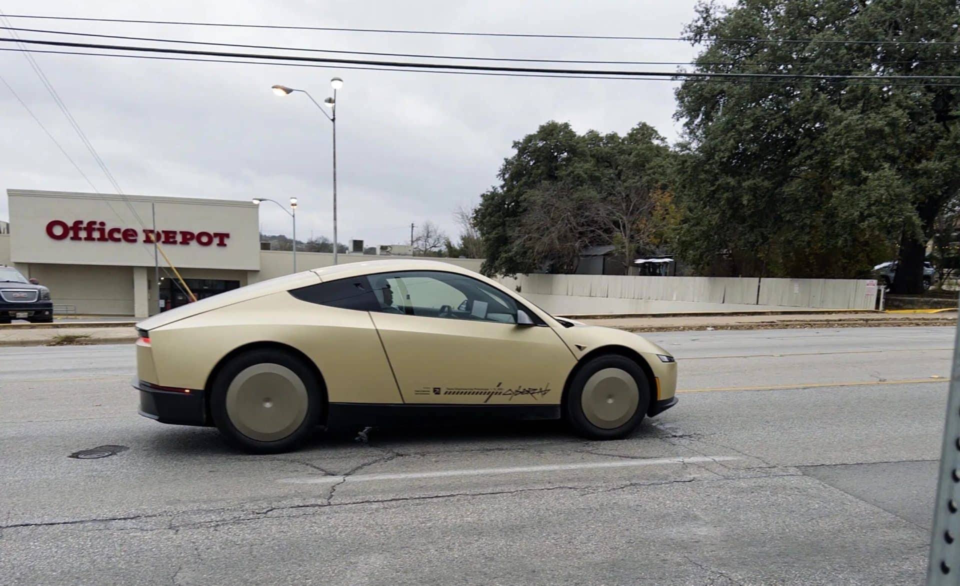 Cybercab: Η Tesla πιάστηκε επ' αυτοφώρω