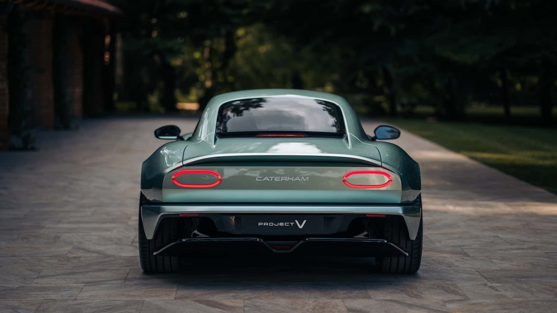 Η «μικρή» Caterham κάνει αυτό που δεν έκανε η Tesla