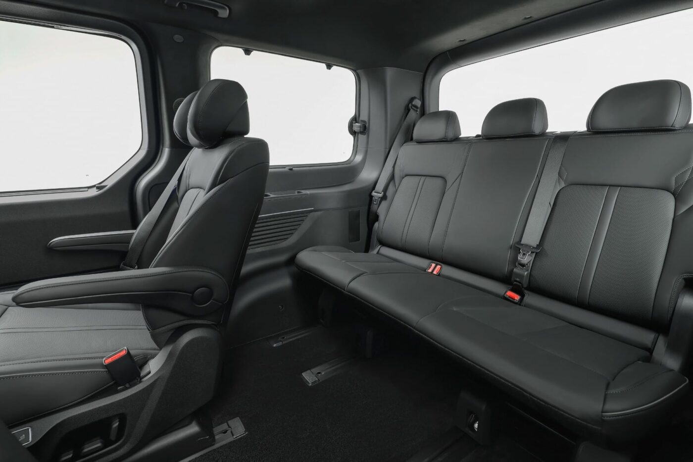 Hyundai Staria Electric: Το φουτουριστικό ηλεκτρικό βαν έρχεται Ευρώπη με 218 PS και φόρτιση-αστραπή