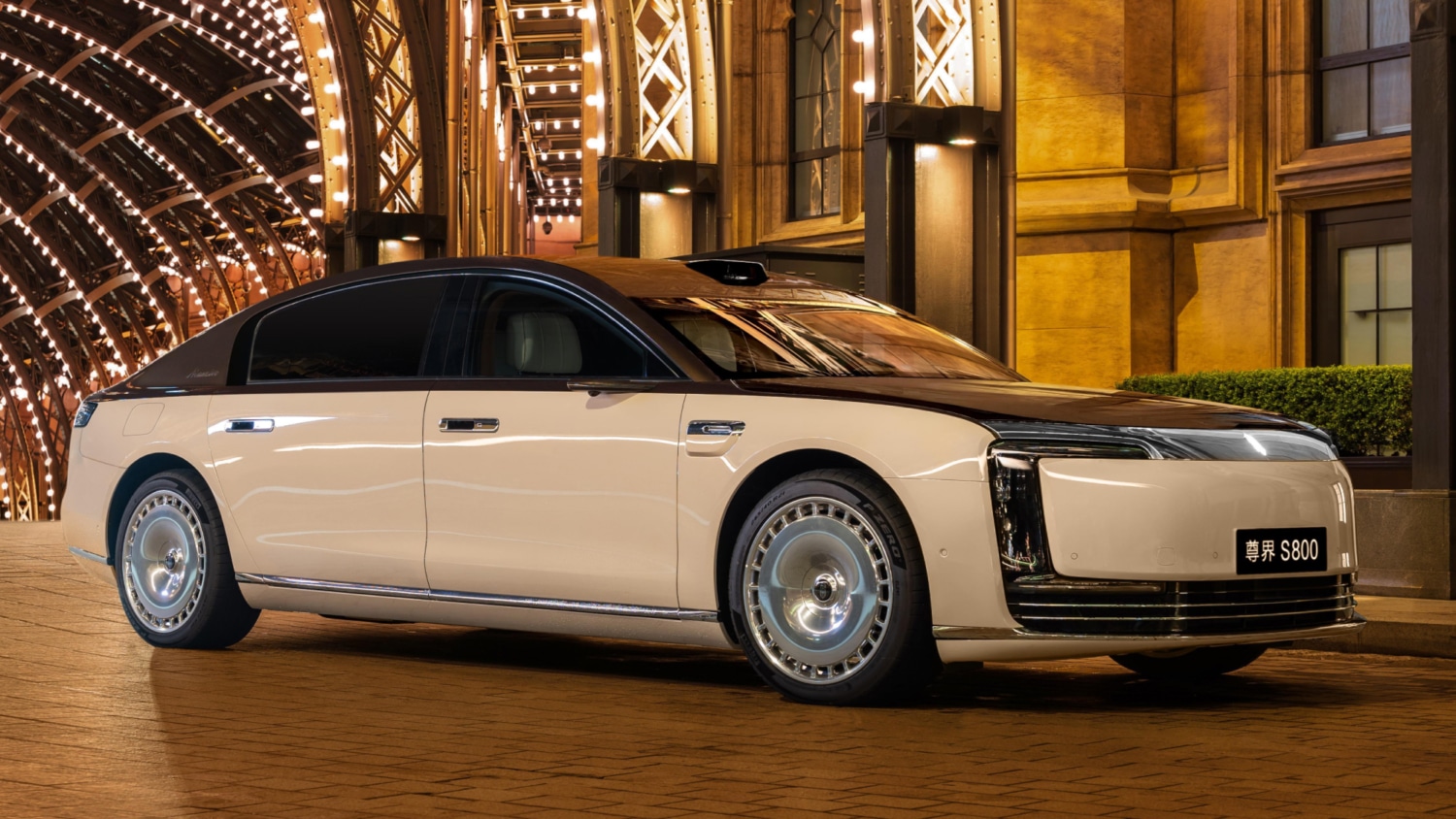 Huawei εναντίον Porsche: Το Maextro S800 σαρώνει την κινεζική αγορά πολυτελών sedan και αφήνει πίσω Panamera, BMW Σειρά 7 και Maybach