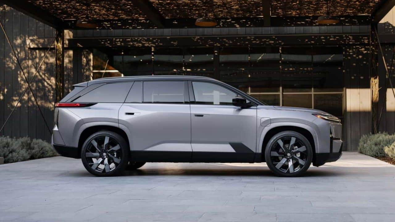 Η Toyota παρουσιάζει το νέο 7 θέσιο ηλεκτρικό Highlander με 343 PS και αυτονομία 515 Km