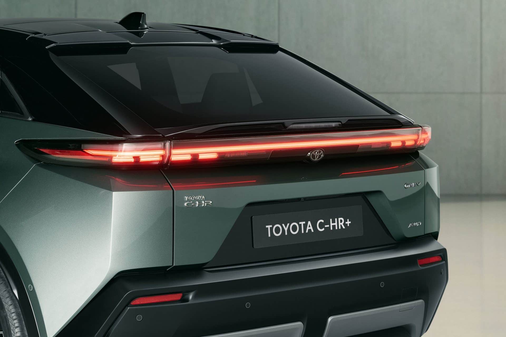 BYD Atto 3 EVO vs Toyota C-HR+: Ποιο compact ηλεκτρικό SUV είναι η καλύτερη αγορά;