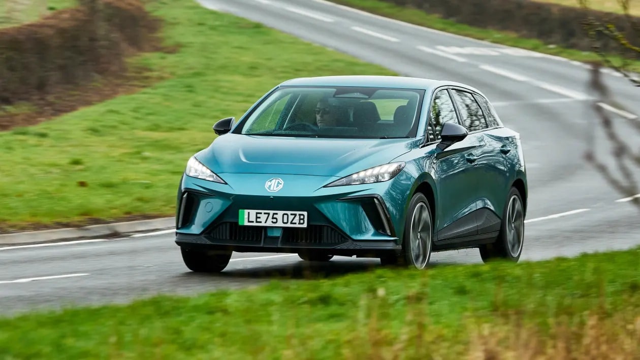 Νέο MG4 2026: Έγινε Premium, έμεινε προσιτό