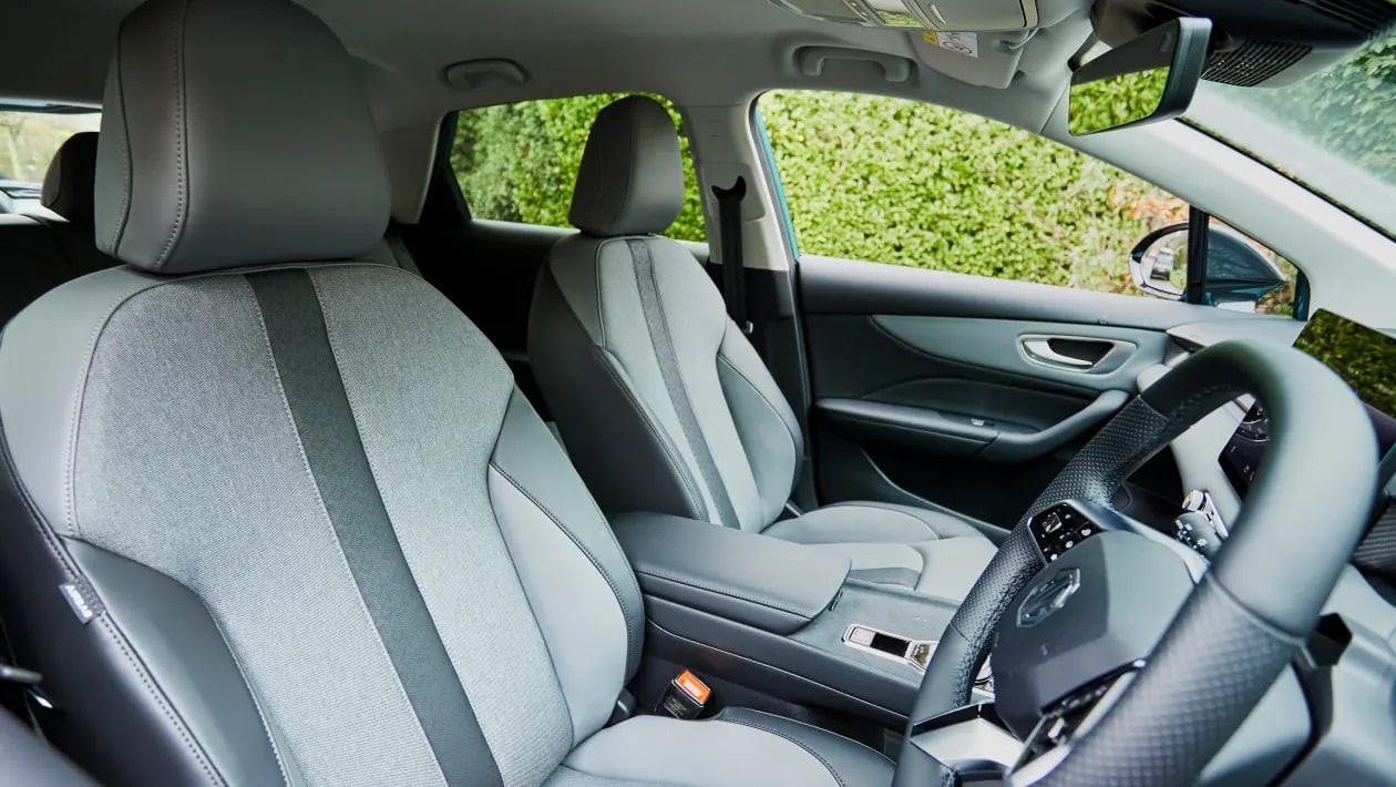 Νέο MG4 2026: Έγινε Premium, έμεινε προσιτό