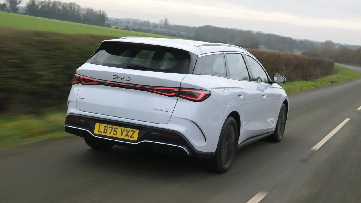 Volkswagen Passat Passat vs BYD Seal 6: Η μάχη των PHEV station wagon