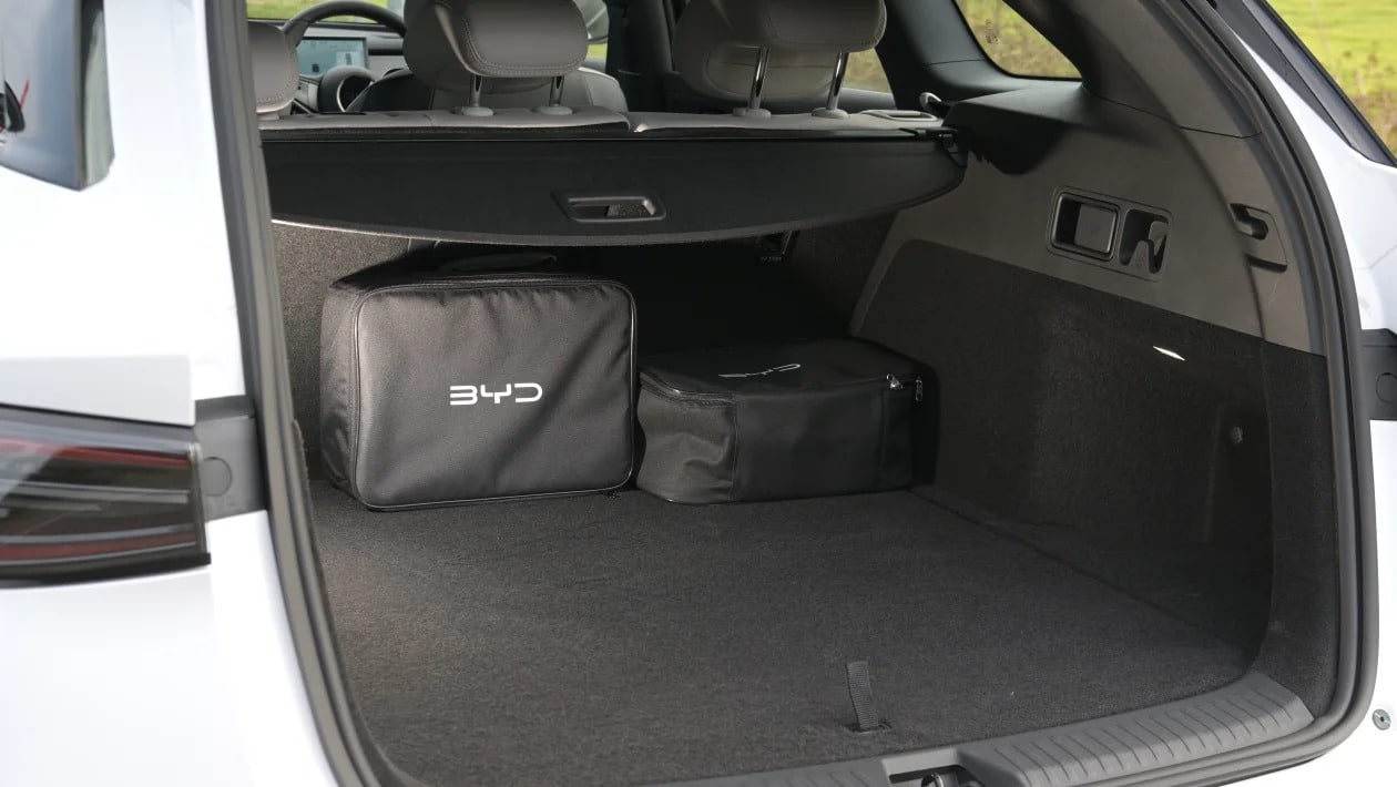 Volkswagen Passat Passat vs BYD Seal 6: Η μάχη των PHEV station wagon